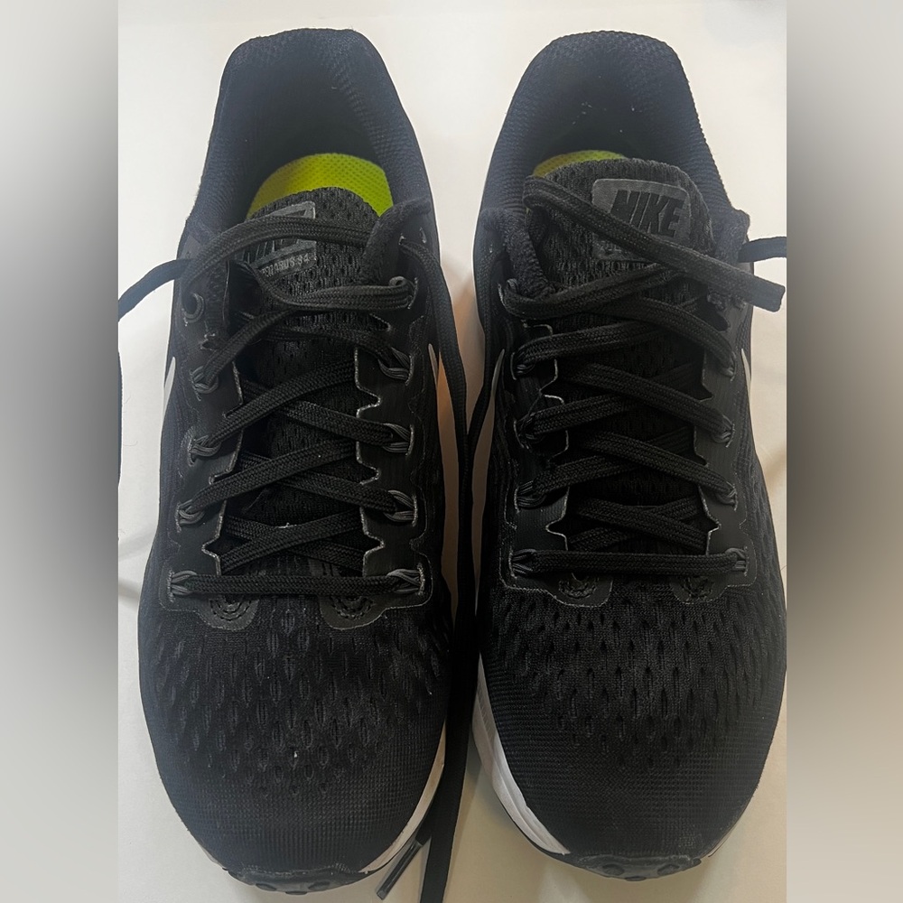 Nike zoom Pegasus 31 women's shoes. Size 7.5 in black